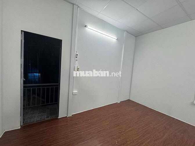 Cho thuê trọ ngay mặt phố Hoàng Văn Thái riêng biệt 4.5tr