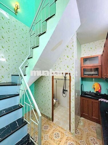 Nhà 2 tầng, BTCT, 2pn, 2wc, sổ hồng riêng