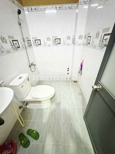 Nhà cho thuê Mặt Tiền Hoàng Xuân Nhị. Quận Tân Phú (2pn, 2wc) Dtsd 96m