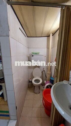 Căn hộ chung cư Chợ Quán 35 m2, 2 phòng ngủ thoáng mát, sát Quận 1 cũ.