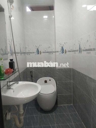 300 m có chợ 800 m tới Đại học mở Đại học Sài Gòn