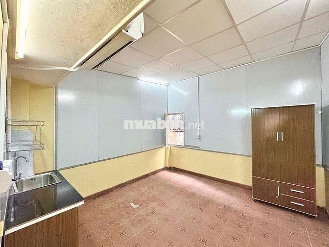 STUDIO BAN CÔNG SIÊU THOÁNG - FULL NỘI THẤT TẠI TRUNG TÂM Q5
