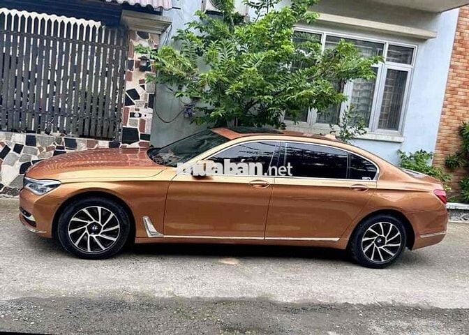 BMW 750Li_ chuyên cơ mặt đất_ Fome 2019_Xe đi ít