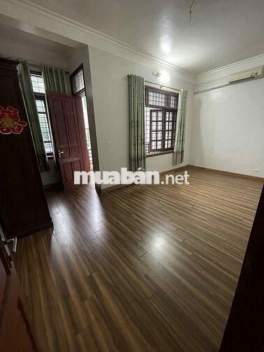 Cho thuê nhà riêng ở Ngọc Thụy, gần Hồng Tiến 80m2 4 phòng ngủ. 10tr