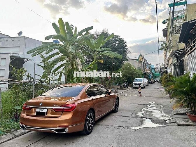 BMW 750Li_ chuyên cơ mặt đất_ Fome 2019_Xe đi ít