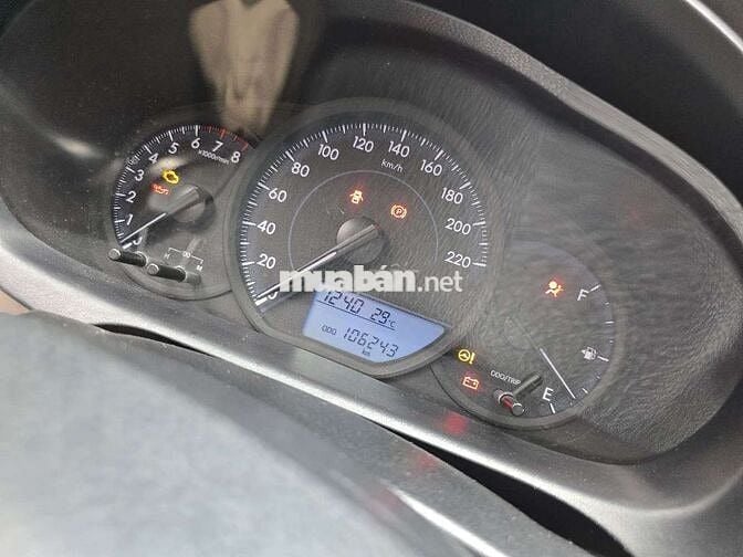Toyota Vios 2019E màu vàng cát
