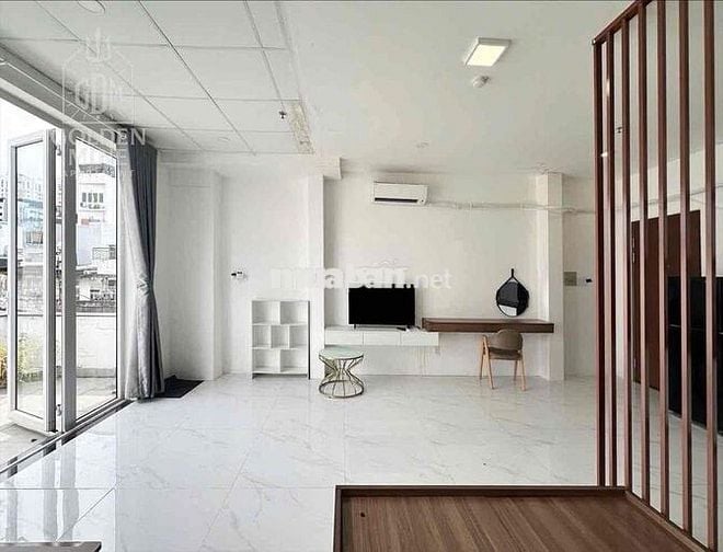 CHO THUÊ CĂN HỘ CHUNG CƯ MINI DẠNG PENHOUSE STUDIO BAN CÔNG LỚN QUẬN 1