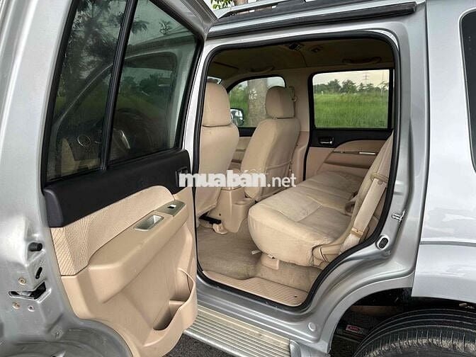 Ford Everest 2009 2.5L 4x4 MT - 162000 km
