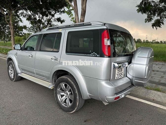 Ford Everest 2009 2.5L 4x4 MT - 162000 km