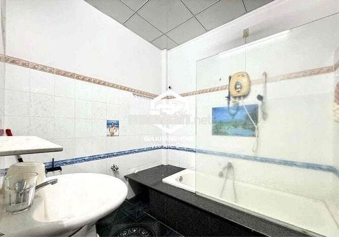 NHÀ NGUYÊN CĂN 3 PHÒNG NGỦ MỚI XÂY HẺM OTO ĐƯỜNG 2/4 NHA TRANG CHO THU