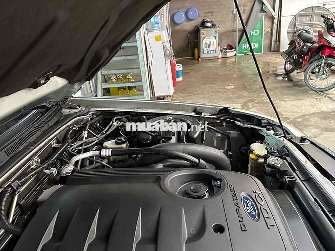 Ford Everest 2009 2.5L 4x4 MT - 162000 km