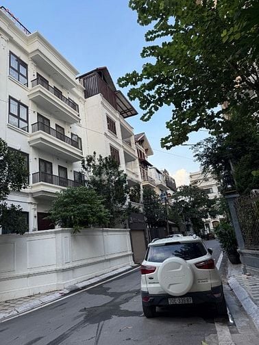 CHÍNH CHỦ CẦN BÁN ĐẤT BIỆT THỰ VƯỜN ĐÀO LÔ D5 180m2 MT 11m