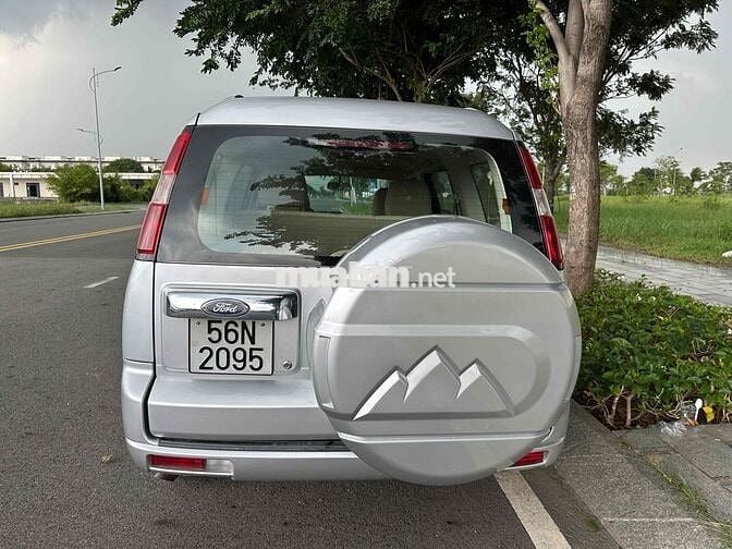 Ford Everest 2009 2.5L 4x4 MT - 162000 km