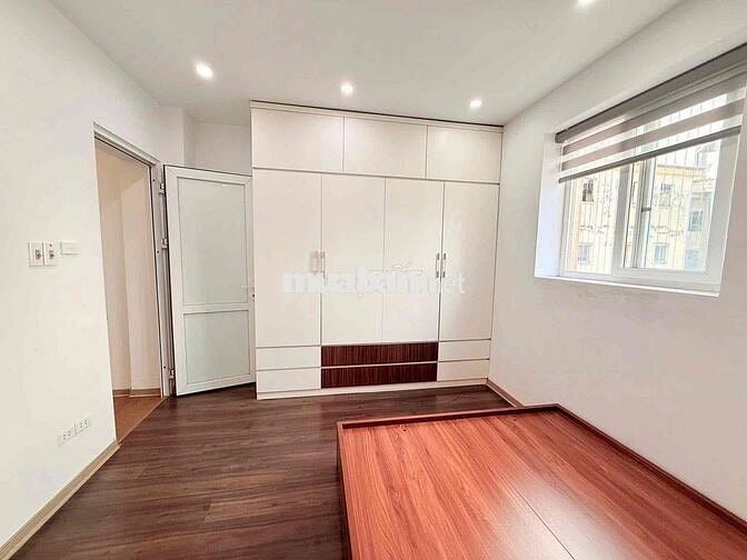 Bán căn chung cư Nam Trung Yên, Cầu Giấy, 2 ngủ đủ nội thất ở ngay