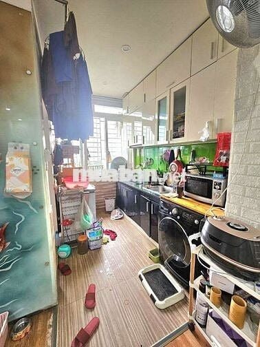 Bán gấp căn A6 Nam Trung Yên. DT 50m gồm 2pn, 1wc.
