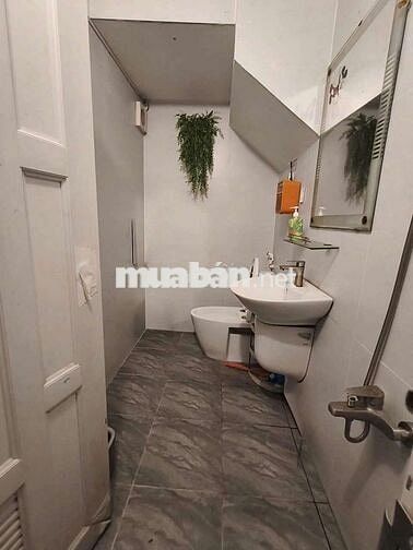 Nhà LÊ VĂN QUỚI [4x18, 2 lầu, 3pn, 3toilet] 12tr/tháng
