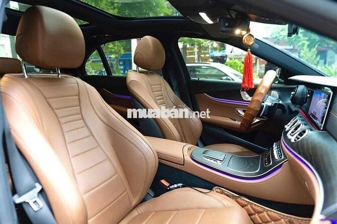 Mercedes Benz E Class 2022 E300 AMG - Bank 90%