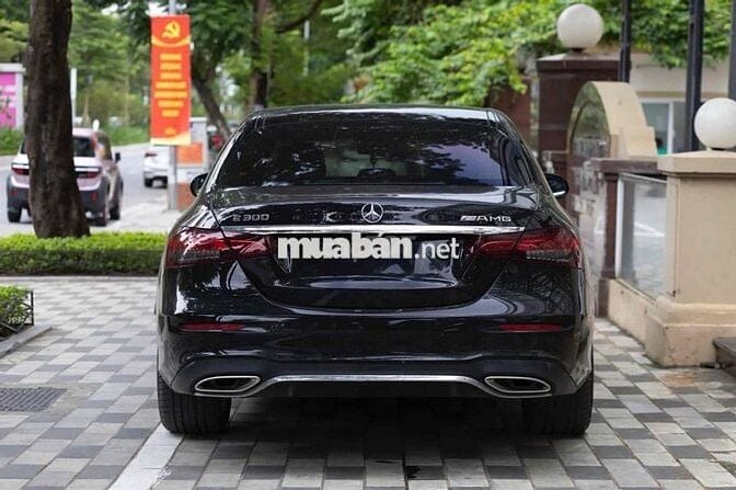 Mercedes Benz E Class 2022 E300 AMG - Bank 90%