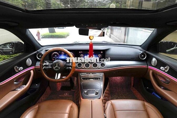 Mercedes Benz E Class 2022 E300 AMG - Bank 90%