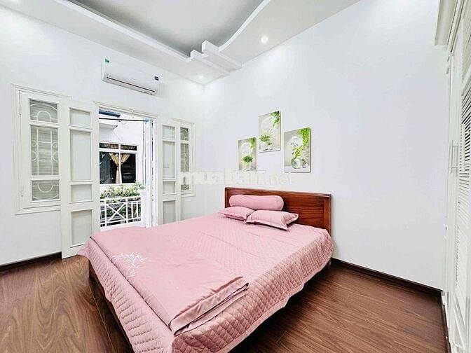 BÁN NHÀ XUÂN THUỶ 42m2- 40m RA Ô TÔ -DÂN XÂY GIÁ HƠN 10 TỶ