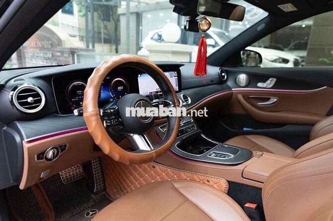 Mercedes Benz E Class 2022 E300 AMG - Bank 90%
