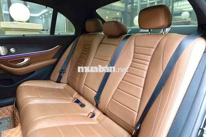 Mercedes Benz E Class 2022 E300 AMG - Bank 90%