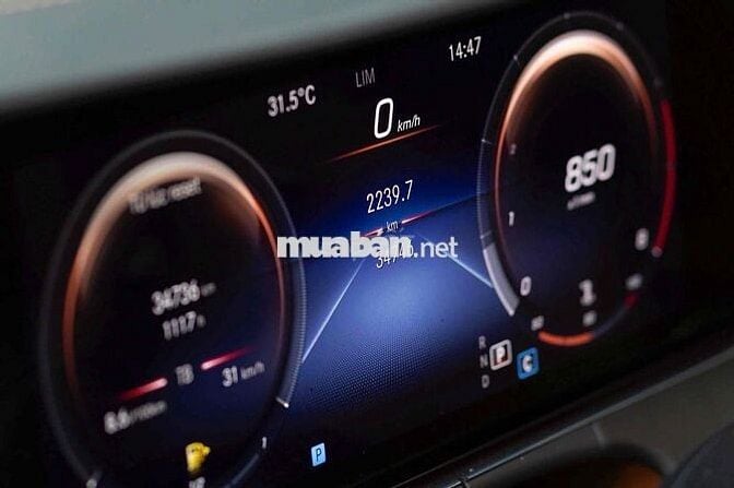 Mercedes Benz E Class 2022 E300 AMG - Bank 90%