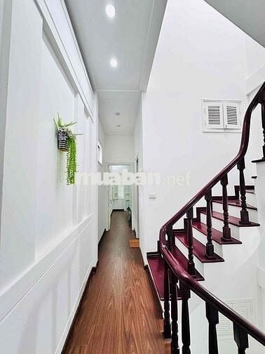 BÁN NHÀ XUÂN THUỶ 42m2- 40m RA Ô TÔ -DÂN XÂY GIÁ HƠN 10 TỶ