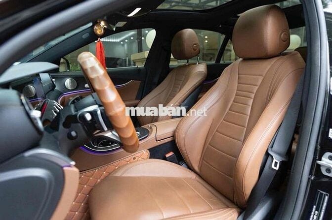 Mercedes Benz E Class 2022 E300 AMG - Bank 90%