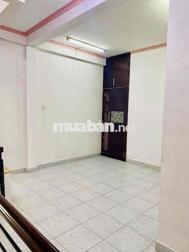 NHÀ MẶT TIỀN HẺM 1 TRỆT 2 LẦU 3 PHÒNG NGỦ .QUANG TRUNG GV