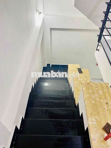 NHÀ MẶT TIỀN HẺM 1 TRỆT 2 LẦU 3 PHÒNG NGỦ .QUANG TRUNG GV