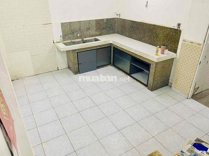 NHÀ MẶT TIỀN HẺM 1 TRỆT 2 LẦU 3 PHÒNG NGỦ .QUANG TRUNG GV