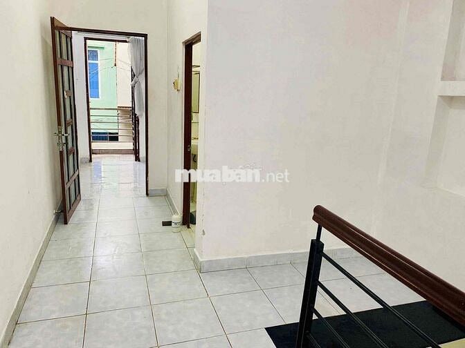 NHÀ MẶT TIỀN HẺM 1 TRỆT 2 LẦU 3 PHÒNG NGỦ .QUANG TRUNG GV