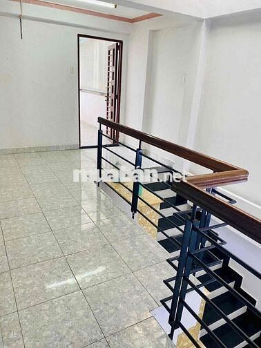 NHÀ MẶT TIỀN HẺM 1 TRỆT 2 LẦU 3 PHÒNG NGỦ .QUANG TRUNG GV