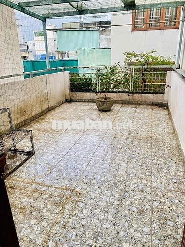 NHÀ MẶT TIỀN HẺM 1 TRỆT 2 LẦU 3 PHÒNG NGỦ .QUANG TRUNG GV
