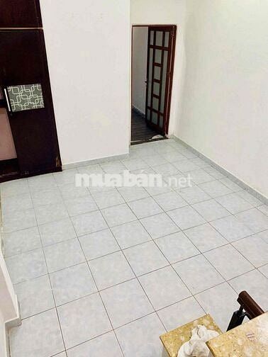 NHÀ MẶT TIỀN HẺM 1 TRỆT 2 LẦU 3 PHÒNG NGỦ .QUANG TRUNG GV