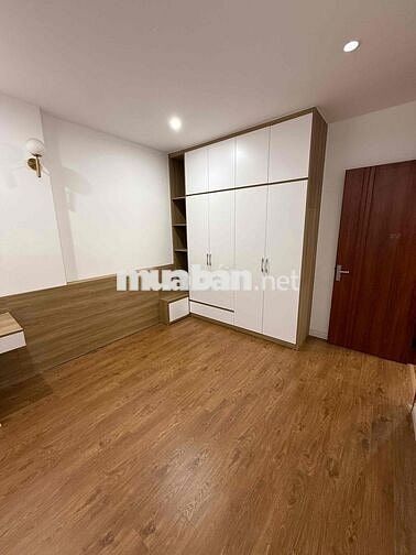 Chung cư C1 Tầng cao View hồ mát đầy đủ đồ