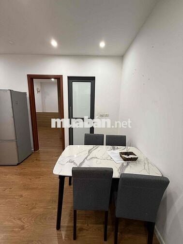 Chung cư C1 Tầng cao View hồ mát đầy đủ đồ