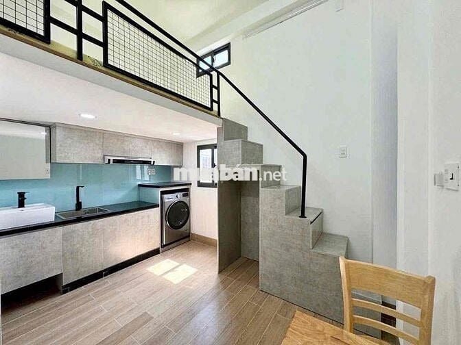 Căn hộ duplex full nội thất cửa sổ trời gần Chợ Bà Chiểu