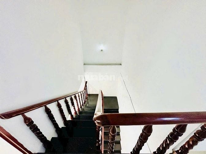 ANH MINH CẦN BÁN GẤP NHÀ MẶT TIỀN 1 TỶ 680 ĐANG CHO THUÊ 8TR/1 THÁNG