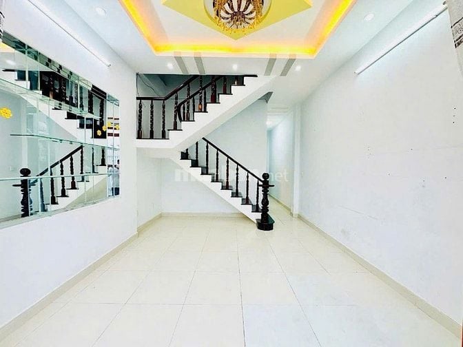 ANH MINH CẦN BÁN GẤP NHÀ MẶT TIỀN 1 TỶ 680 ĐANG CHO THUÊ 8TR/1 THÁNG
