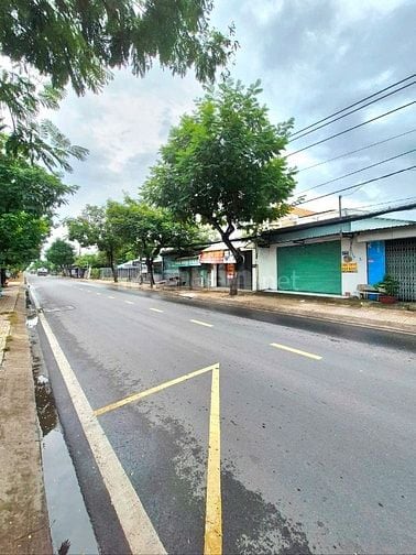 ANH MINH CẦN BÁN GẤP NHÀ MẶT TIỀN 1 TỶ 680 ĐANG CHO THUÊ 8TR/1 THÁNG