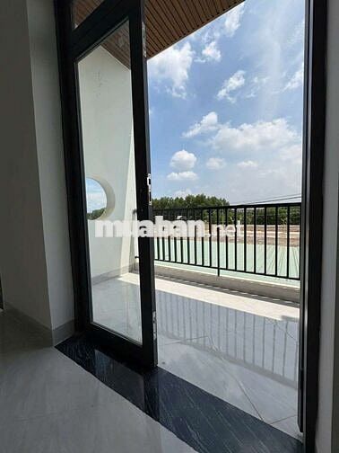 Mua nhà cần trả trước 700tr sở hửu căn nhà đối diện khu Tái Định Cư