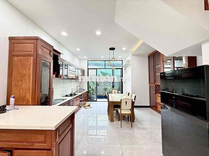 CHO THUÊ NHÀ KINH DOANH 4 PHÒNG NGỦ MẶT ĐƯỜNG CHÍNH KHU HÀ QUNAG 2