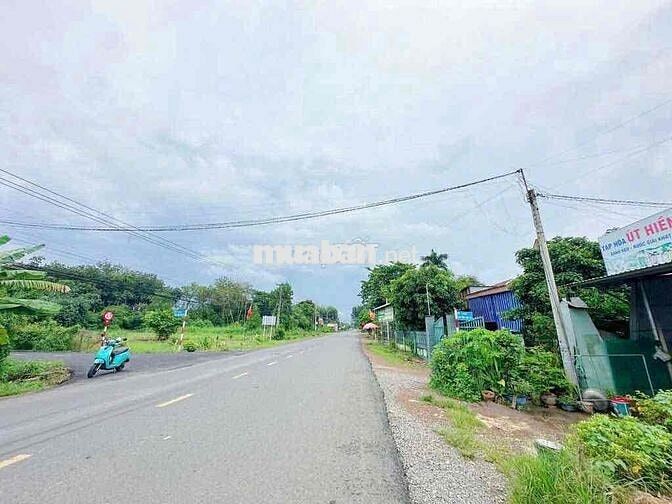 Miếng đất mặt tiền đường lớn, kinh doanh được, bấm bụng bán giá thấp