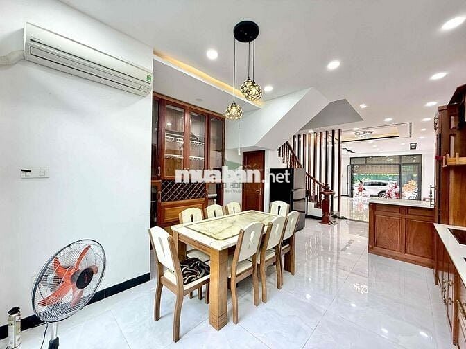 CHO THUÊ NHÀ KINH DOANH 4 PHÒNG NGỦ MẶT ĐƯỜNG CHÍNH KHU HÀ QUNAG 2