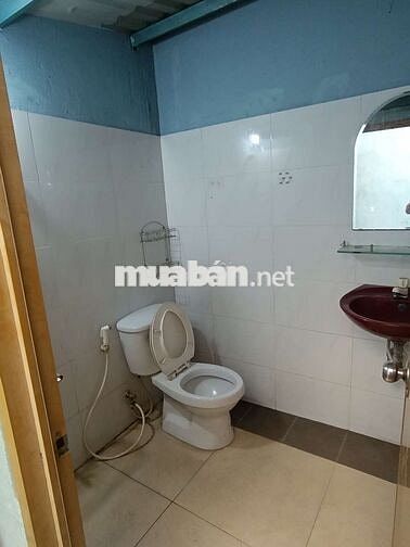 Cho thuê nhà nguyên căn trong hẻm tại Quận 12 cũ, giá tốt
