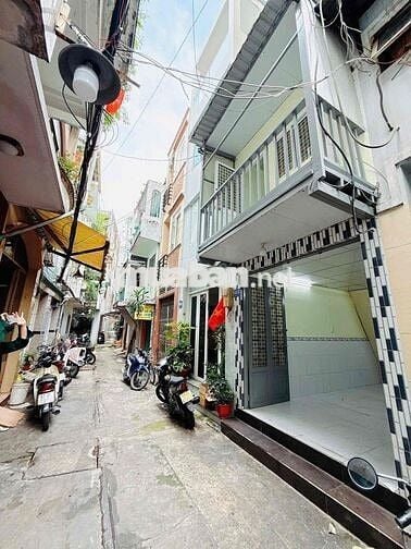 Cho thuê nhà P1 Q5. DT 2m50x8,5 .1 lầu .2 phòng .1 tolet