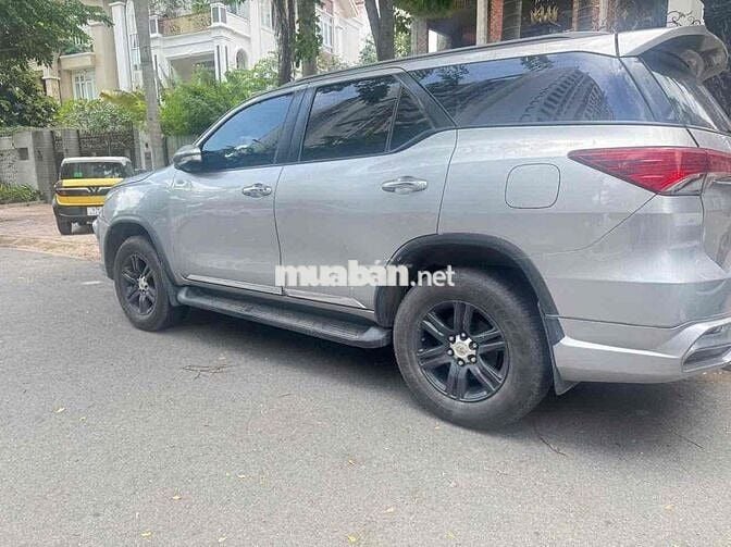 Mình cần bán Fortuner 2017 máy xăng số tự động