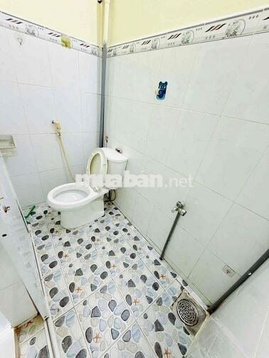 Cho thuê nhà P1 Q5. DT 2m50x8,5 .1 lầu .2 phòng .1 tolet